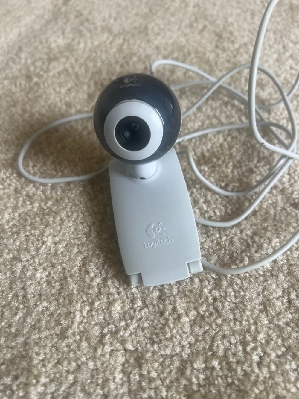 💻 Logitech V-UBQ42 USB Wired Webcam Laptop Desktop Video Camera White Gray